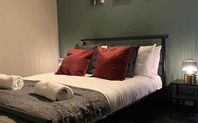Amy - Traditional 2 Bed Terrace With Free Parking & Wifi